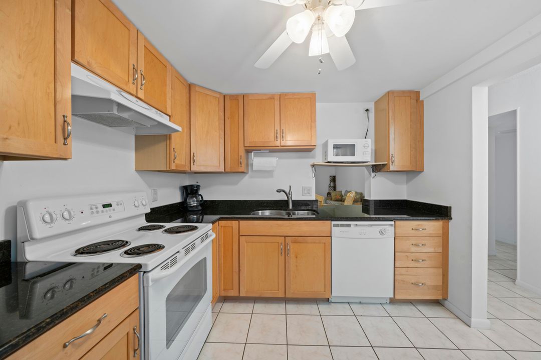 Active With Contract: $1,550 (2 beds, 2 baths, 960 Square Feet)