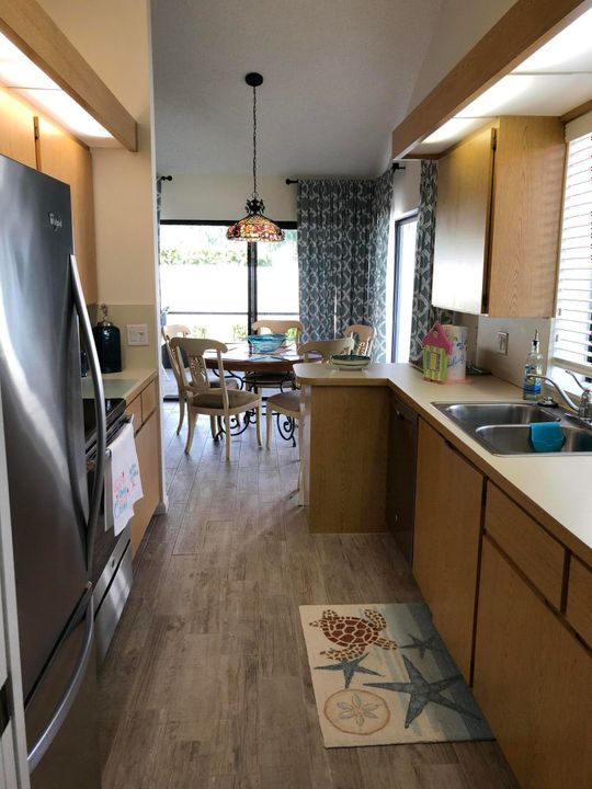 Под контрактом: $6,000 (3 спален, 2 ванн, 1889 Квадратных фут)