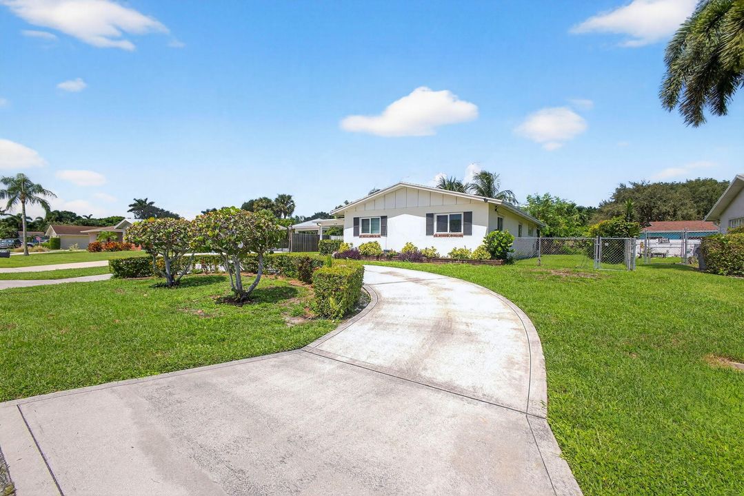 合同活跃: $500,000 (3 贝兹, 2 浴室, 1421 平方英尺)