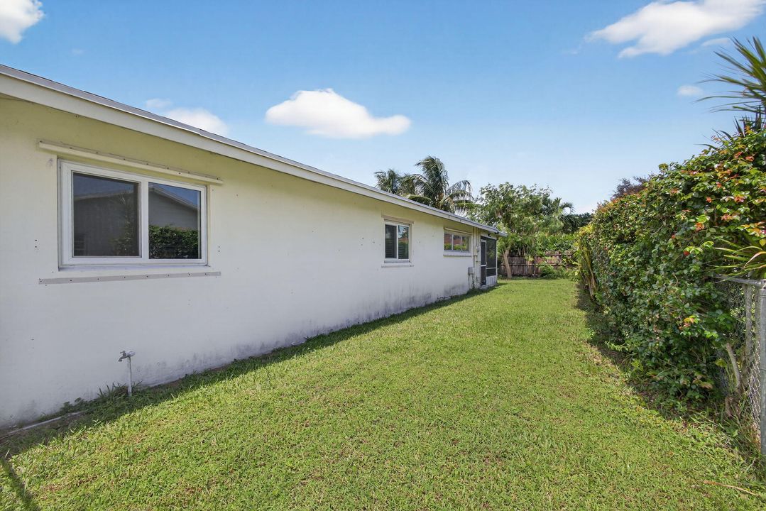 合同活跃: $500,000 (3 贝兹, 2 浴室, 1421 平方英尺)