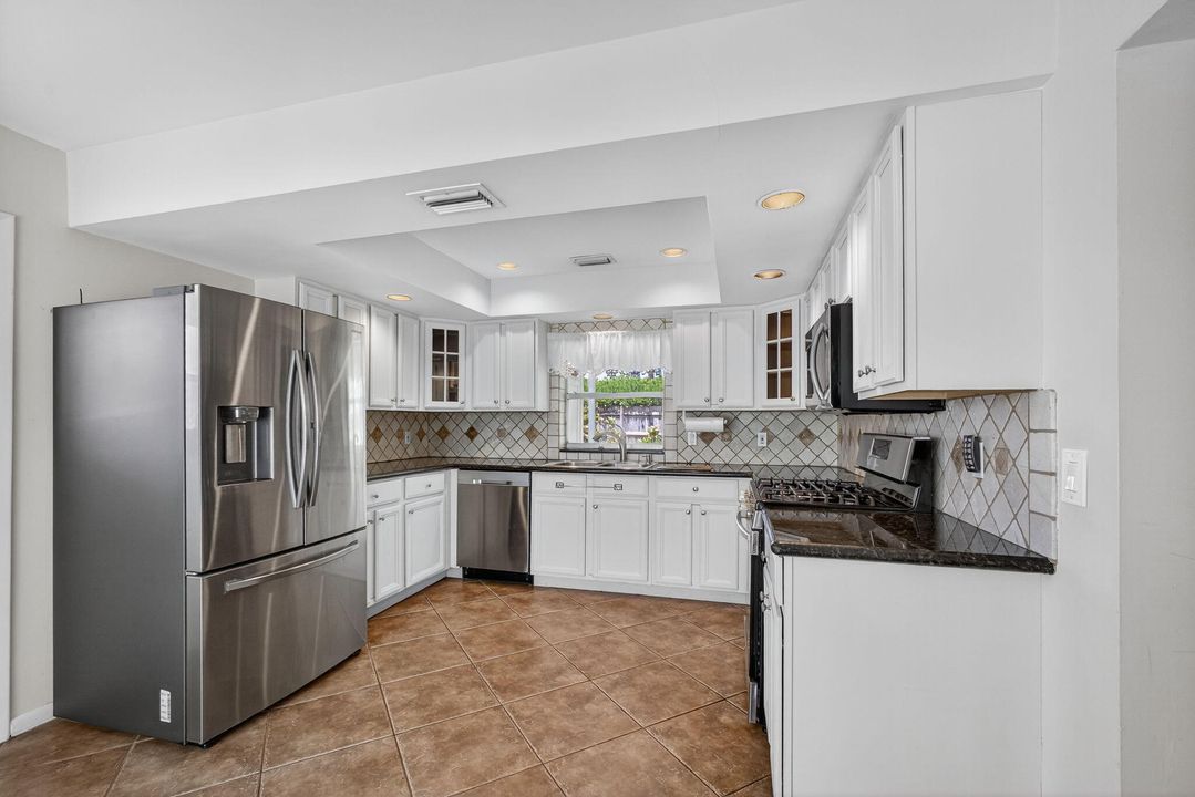 合同活跃: $500,000 (3 贝兹, 2 浴室, 1421 平方英尺)