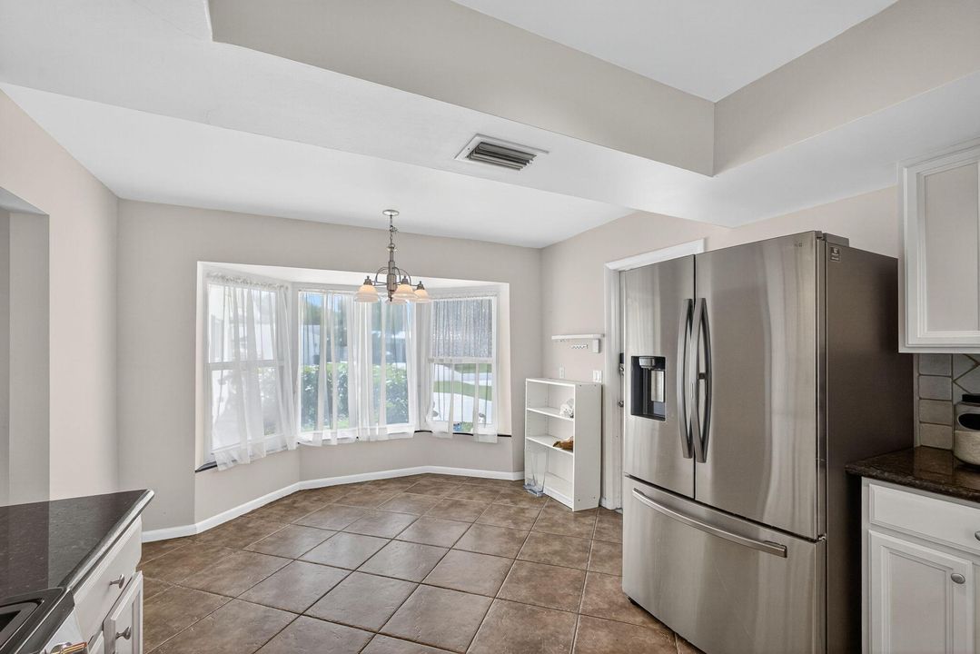 合同活跃: $500,000 (3 贝兹, 2 浴室, 1421 平方英尺)