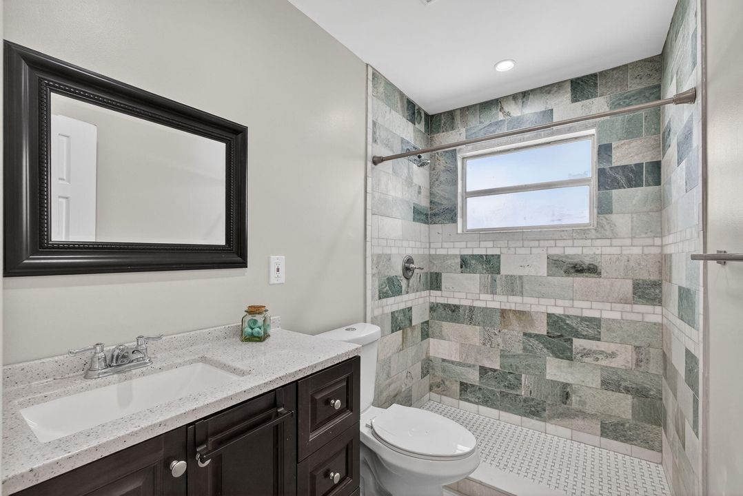 合同活跃: $500,000 (3 贝兹, 2 浴室, 1421 平方英尺)