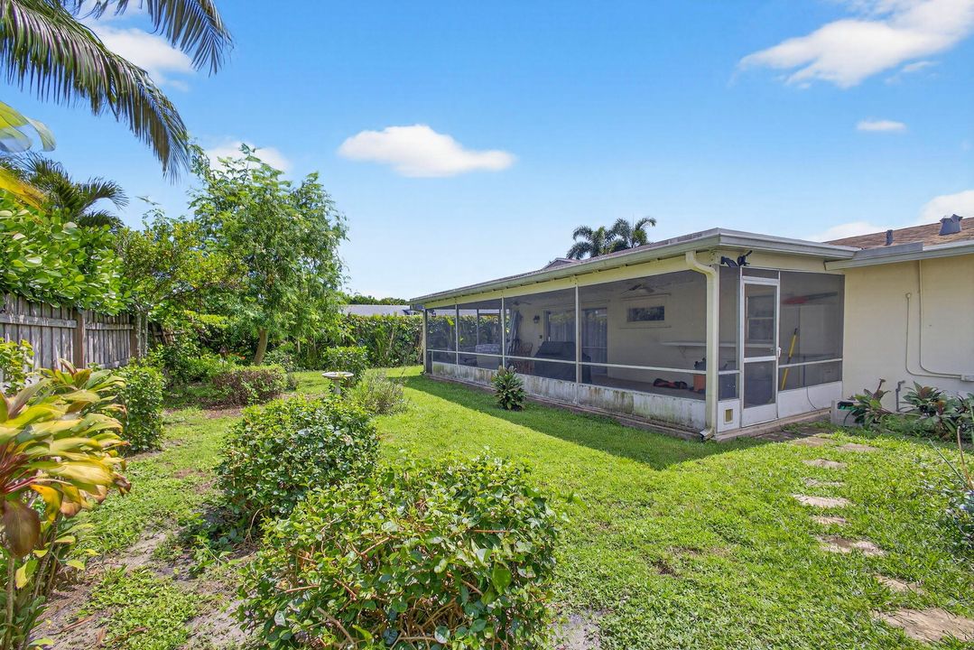 合同活跃: $500,000 (3 贝兹, 2 浴室, 1421 平方英尺)