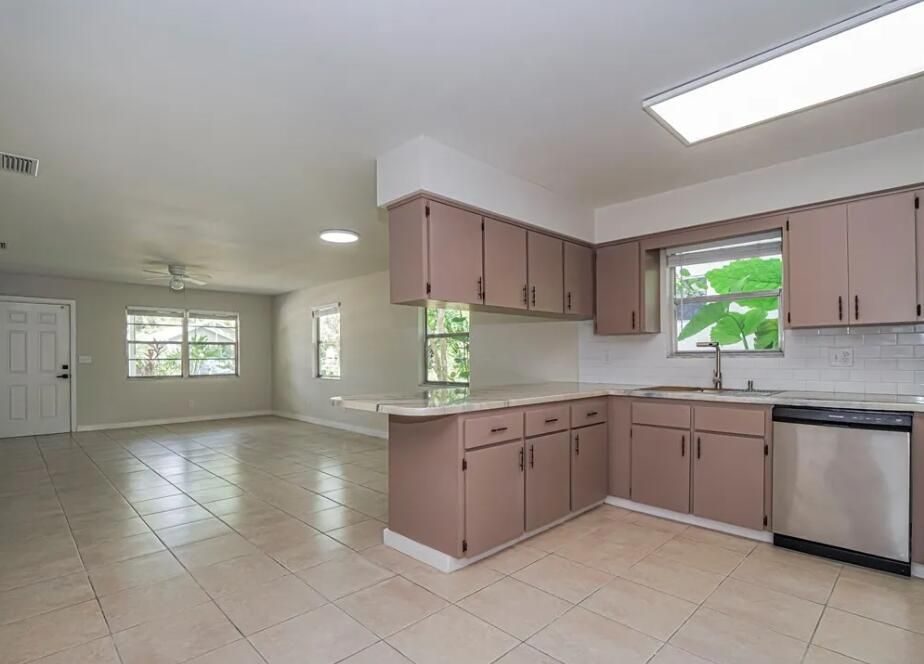 Activo con contrato: $234,900 (2 camas, 1 baños, 1158 Pies cuadrados)