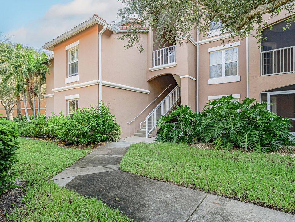 Activo con contrato: $269,000 (3 camas, 2 baños, 1190 Pies cuadrados)