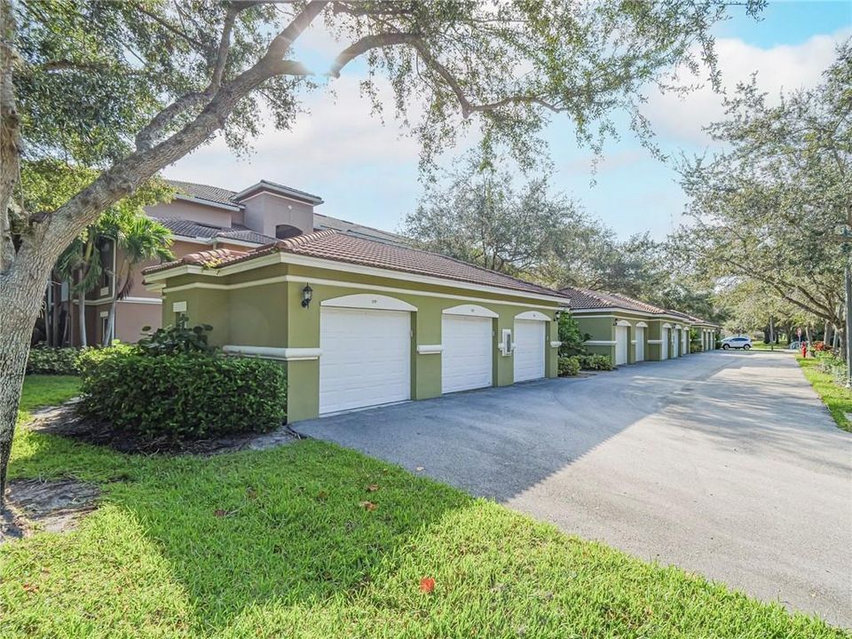 Activo con contrato: $269,000 (3 camas, 2 baños, 1190 Pies cuadrados)