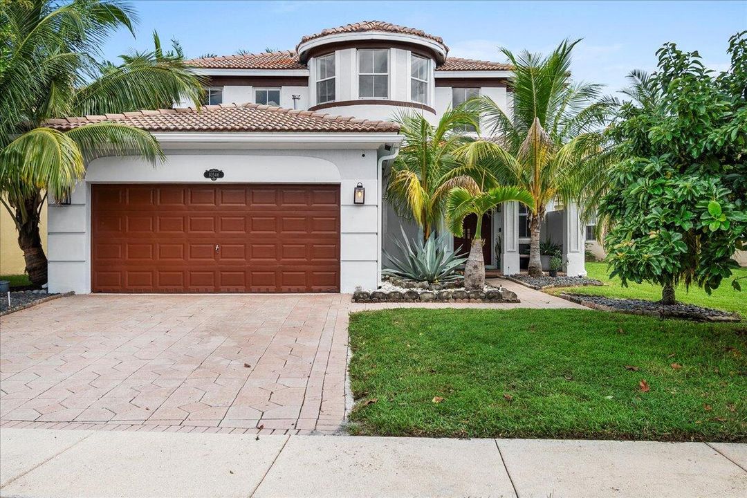 最近租的: $4,500 (4 贝兹, 3 浴室, 2574 平方英尺)