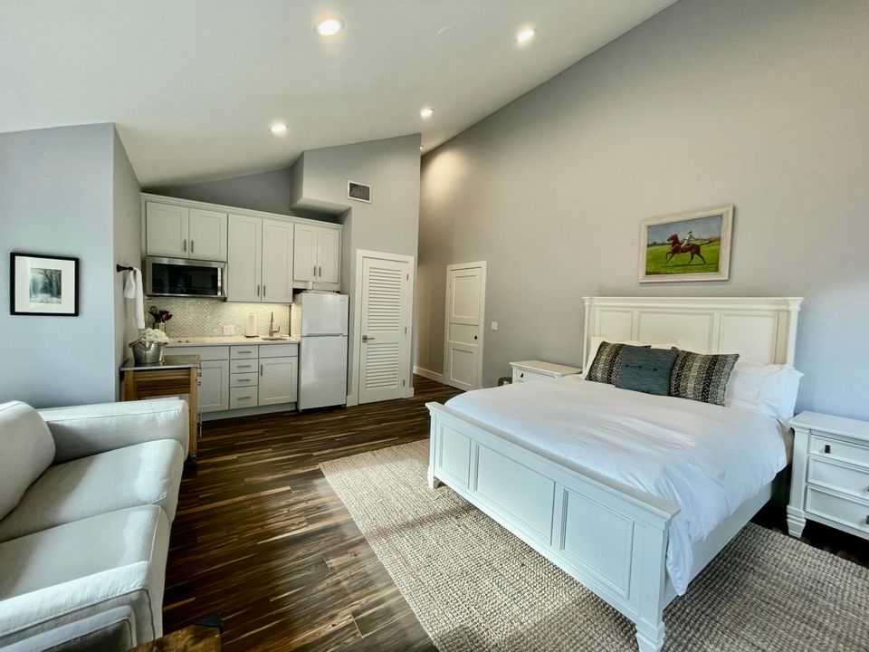 Под контрактом: $3,350 (1 спален, 1 ванн, 600 Квадратных фут)