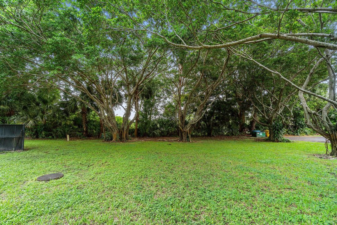 For Sale: $180,000 (2 beds, 1 baths, 880 Square Feet)