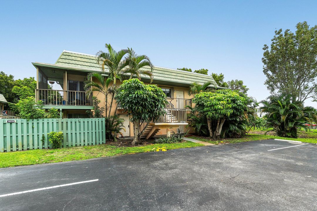 For Sale: $180,000 (2 beds, 1 baths, 880 Square Feet)