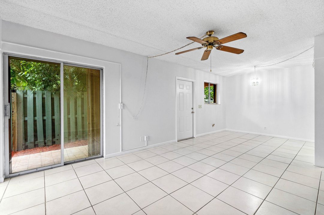 For Sale: $180,000 (2 beds, 1 baths, 880 Square Feet)