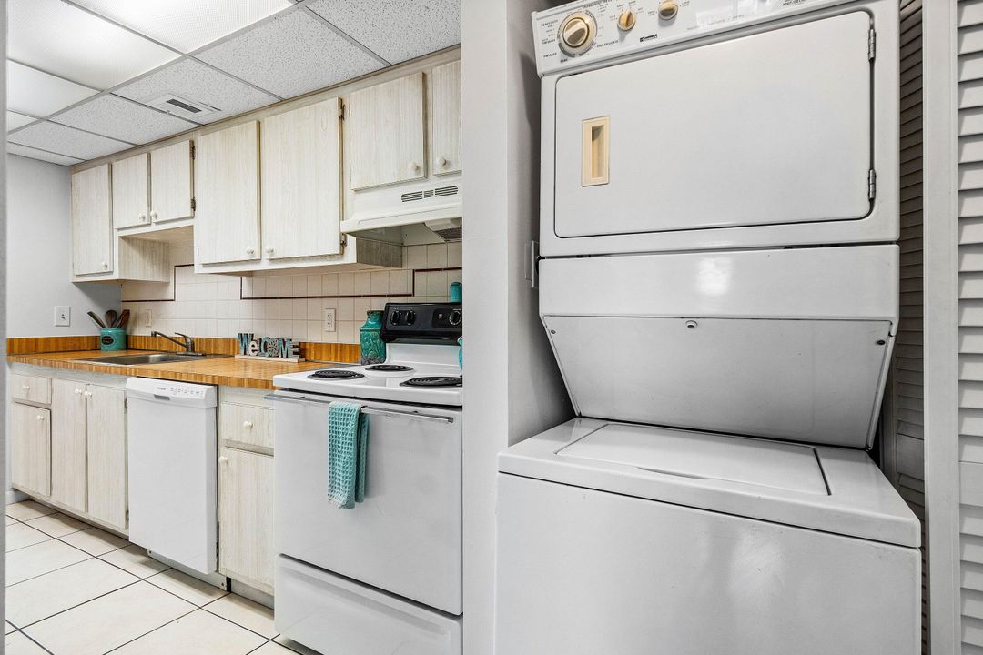 For Sale: $180,000 (2 beds, 1 baths, 880 Square Feet)