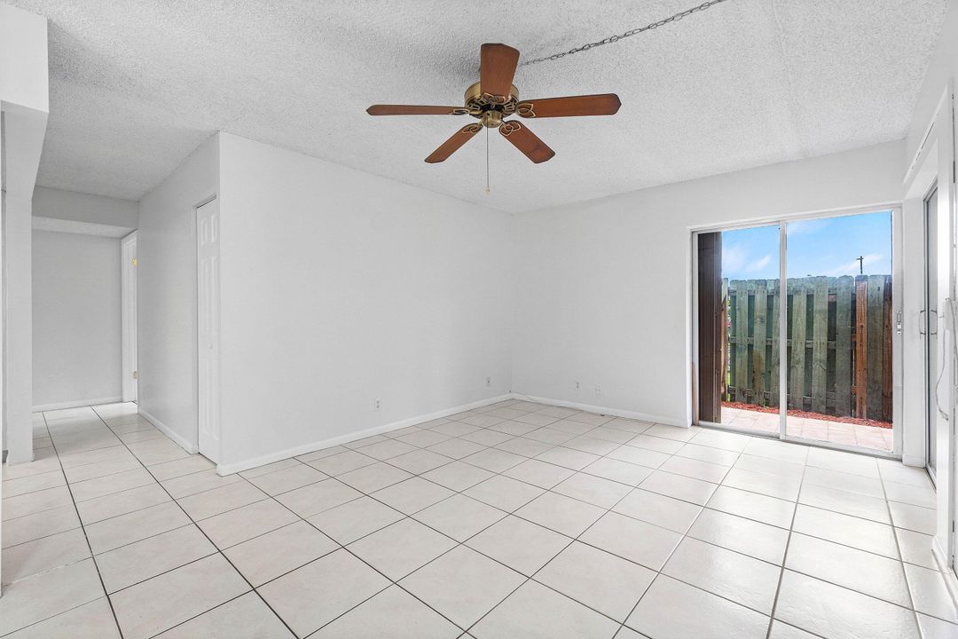 For Sale: $180,000 (2 beds, 1 baths, 880 Square Feet)