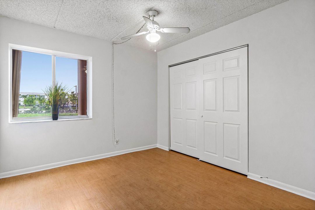 For Sale: $180,000 (2 beds, 1 baths, 880 Square Feet)