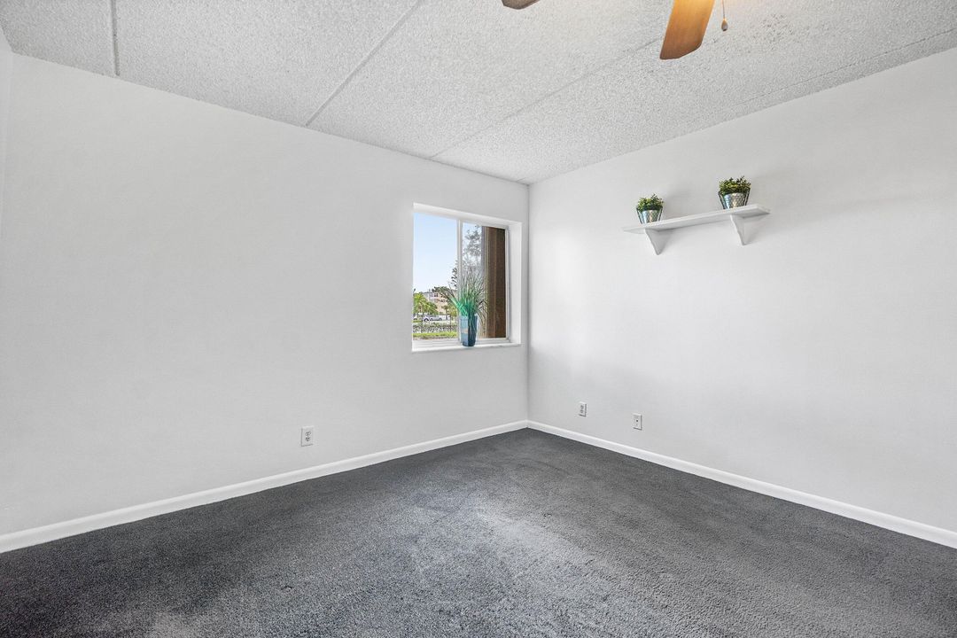 For Sale: $180,000 (2 beds, 1 baths, 880 Square Feet)