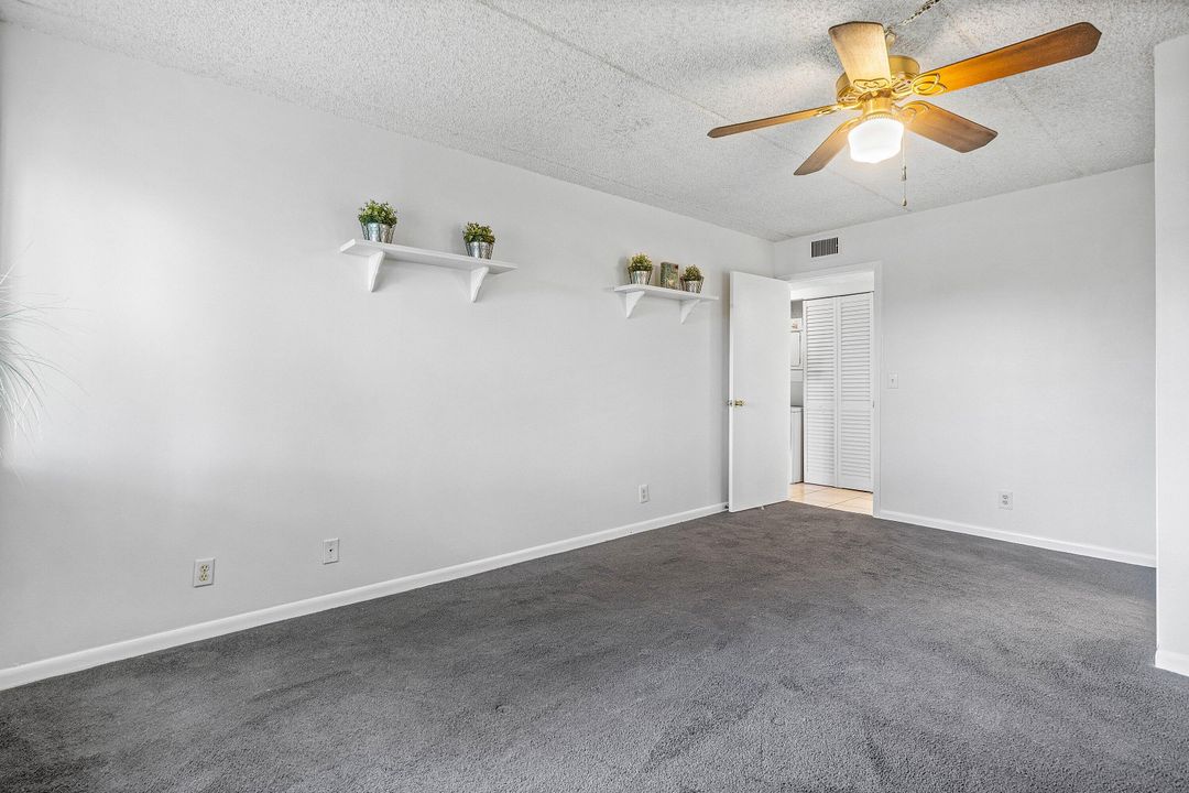 For Sale: $180,000 (2 beds, 1 baths, 880 Square Feet)