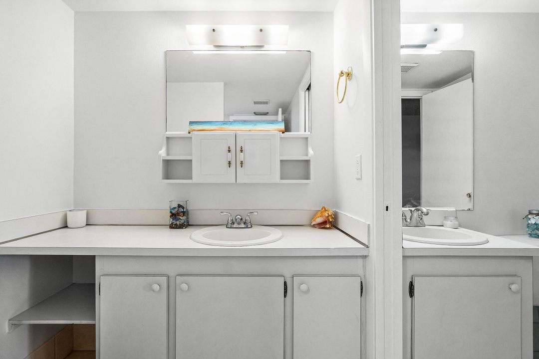 For Sale: $180,000 (2 beds, 1 baths, 880 Square Feet)