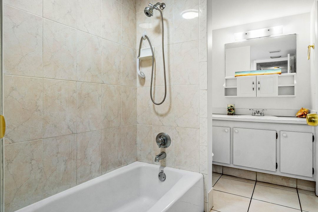 For Sale: $180,000 (2 beds, 1 baths, 880 Square Feet)