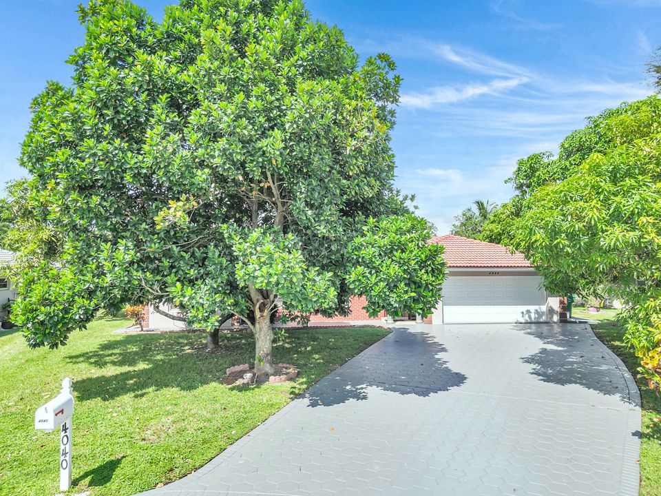 Active With Contract: $649,900 (4 beds, 3 baths, 1979 Square Feet)