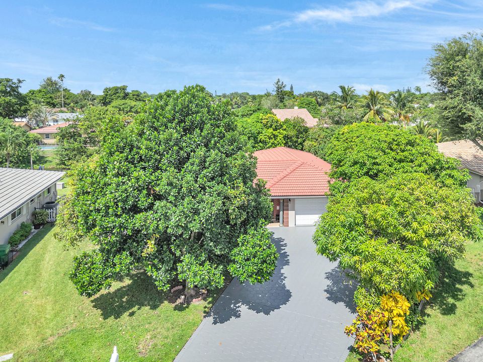 Active With Contract: $649,900 (4 beds, 3 baths, 1979 Square Feet)