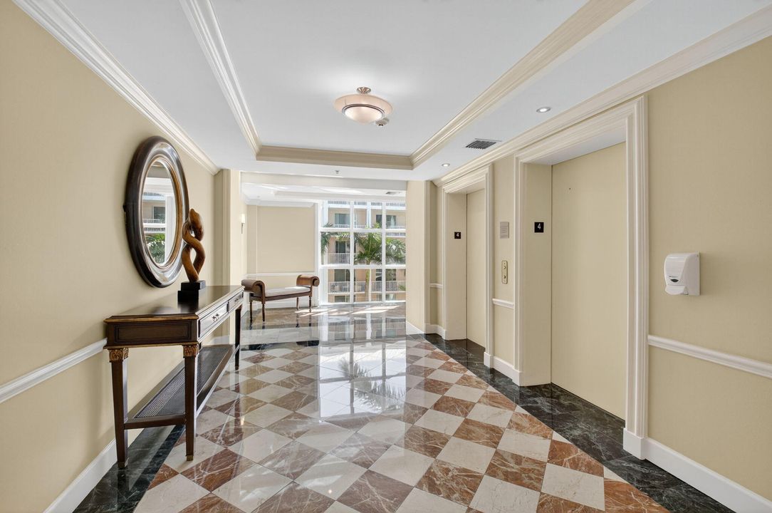 合同活跃: $225,000 (1 贝兹, 1 浴室, 797 平方英尺)