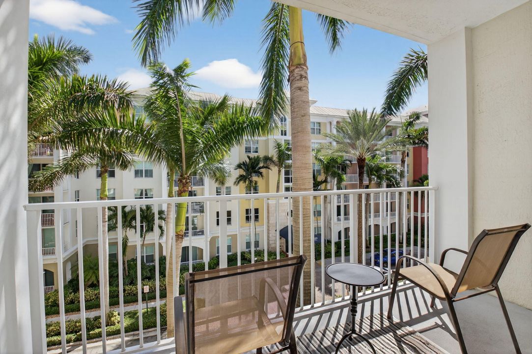 合同活跃: $225,000 (1 贝兹, 1 浴室, 797 平方英尺)