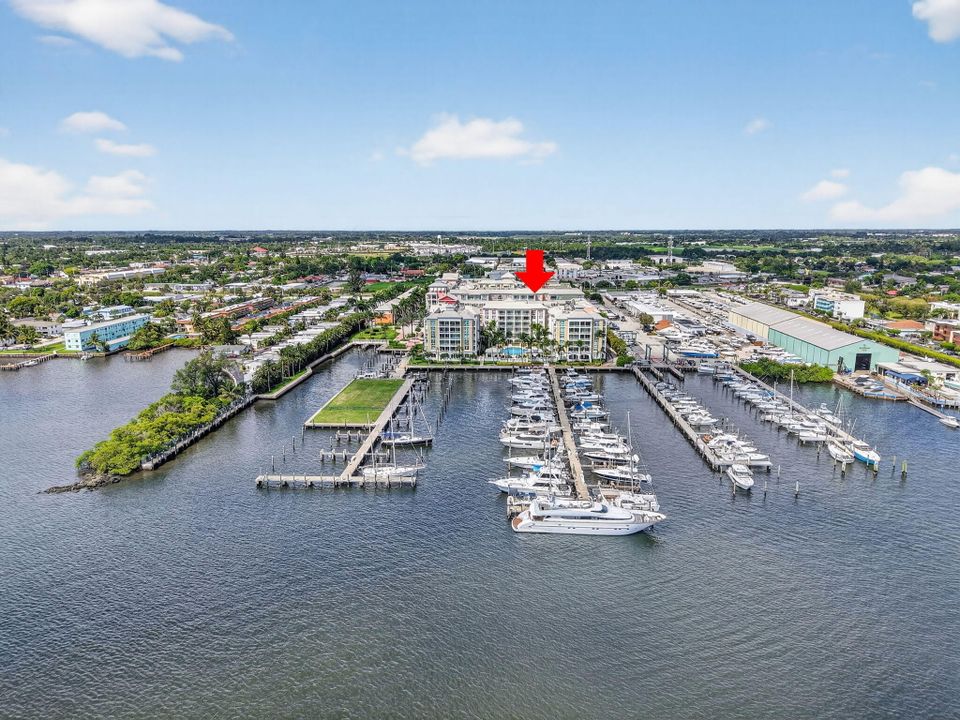 合同活跃: $225,000 (1 贝兹, 1 浴室, 797 平方英尺)