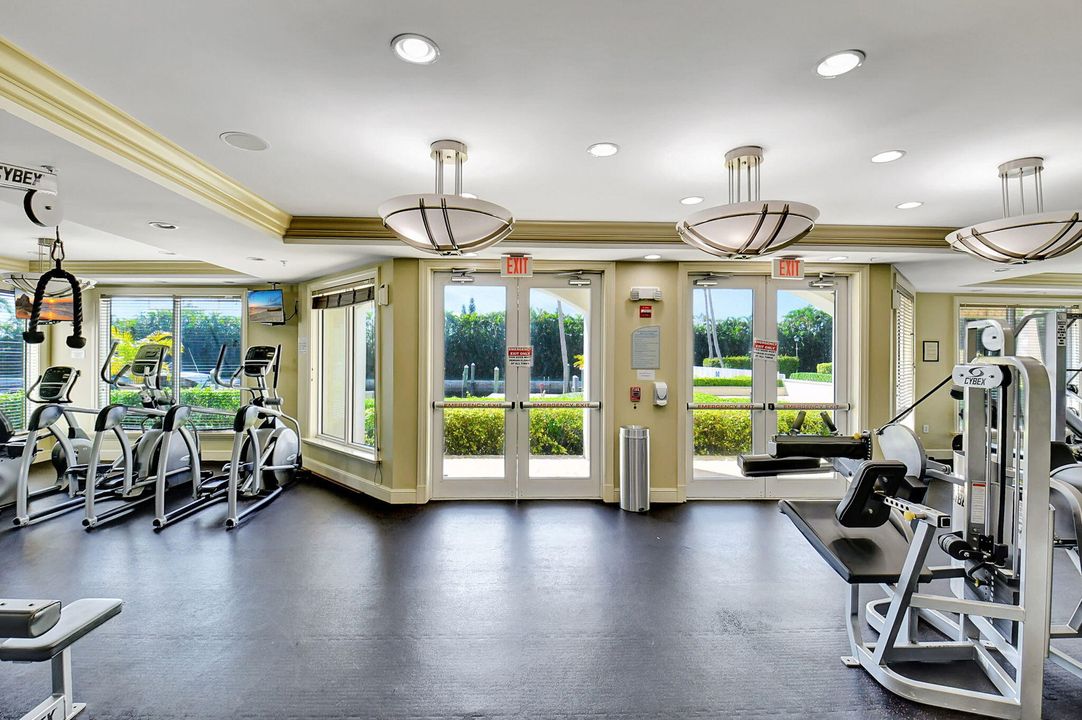 合同活跃: $225,000 (1 贝兹, 1 浴室, 797 平方英尺)