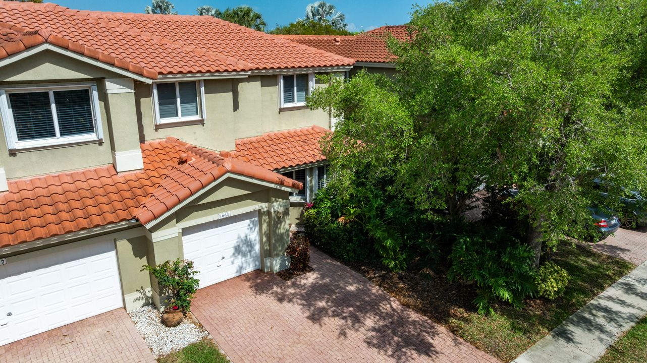 Active With Contract: $499,900 (3 beds, 2 baths, 1870 Square Feet)