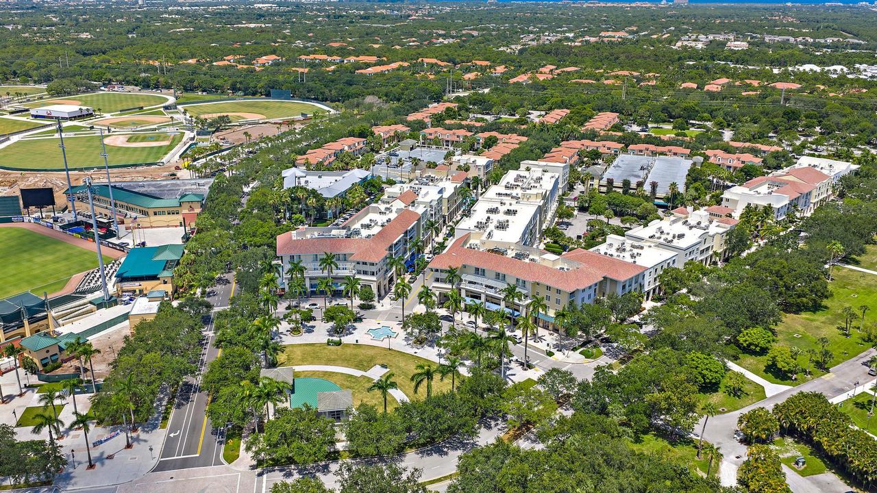 Recently Rented: $2,200 (1 beds, 1 baths, 719 Square Feet)