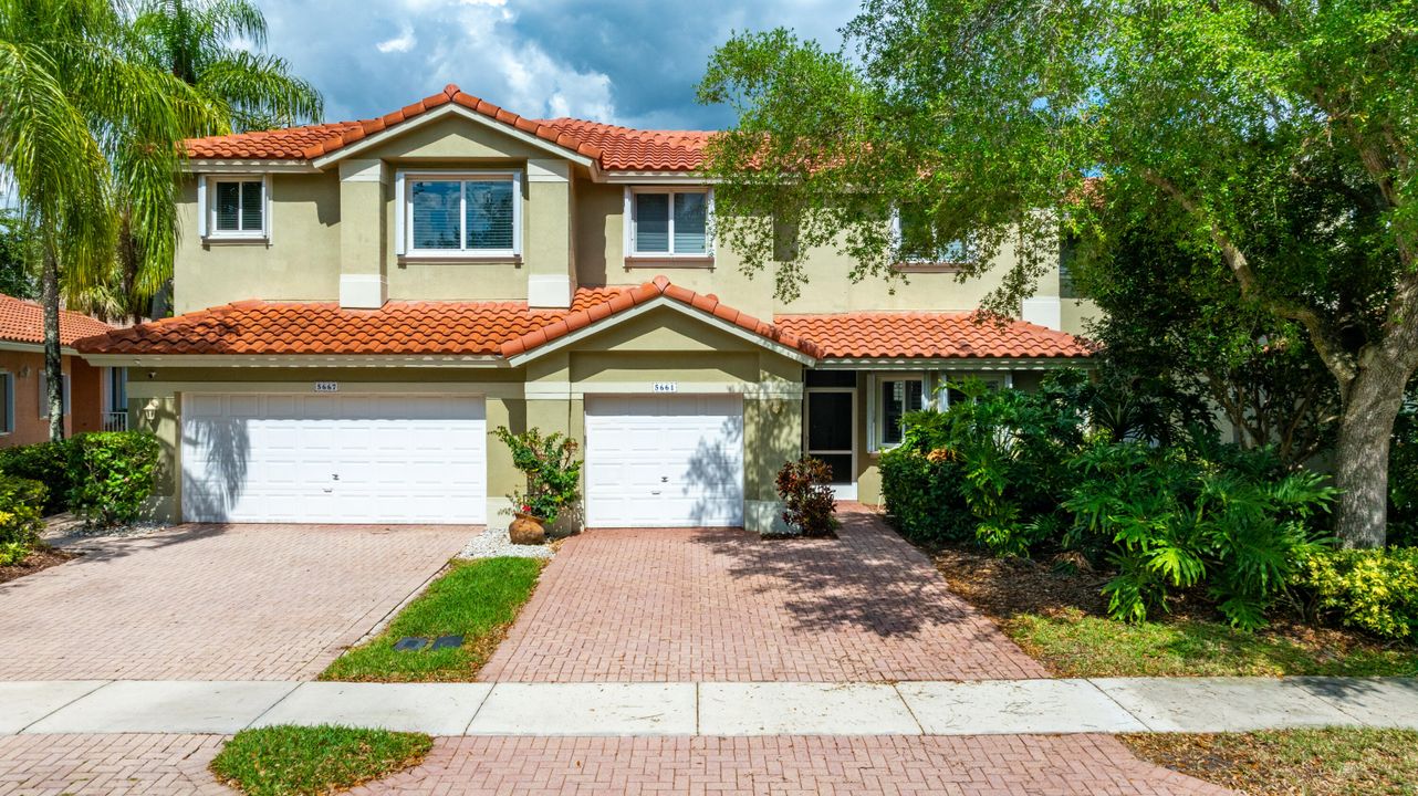 Active With Contract: $499,900 (3 beds, 2 baths, 1870 Square Feet)