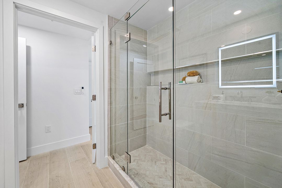 待售: $1,949,000 (3 贝兹, 2 浴室, 1586 平方英尺)