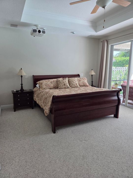 出租: $12,000 (4 贝兹, 3 浴室, 2779 平方英尺)