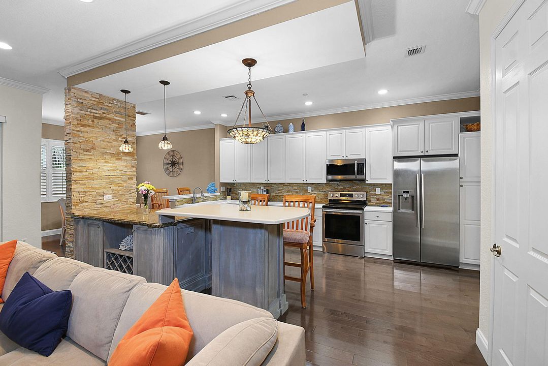 待售: $409,000 (3 贝兹, 2 浴室, 2164 平方英尺)