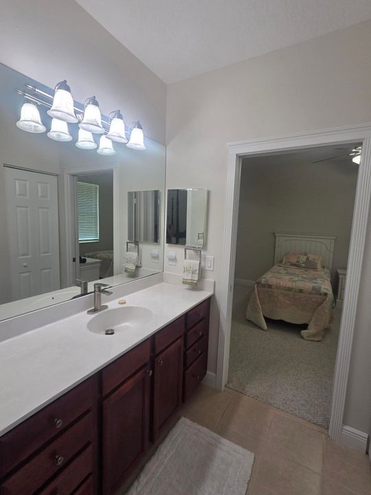 出租: $12,000 (4 贝兹, 3 浴室, 2779 平方英尺)