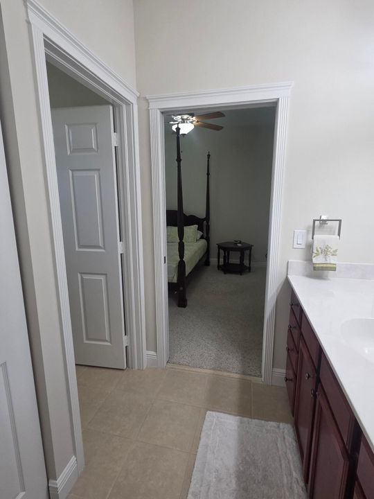 出租: $12,000 (4 贝兹, 3 浴室, 2779 平方英尺)