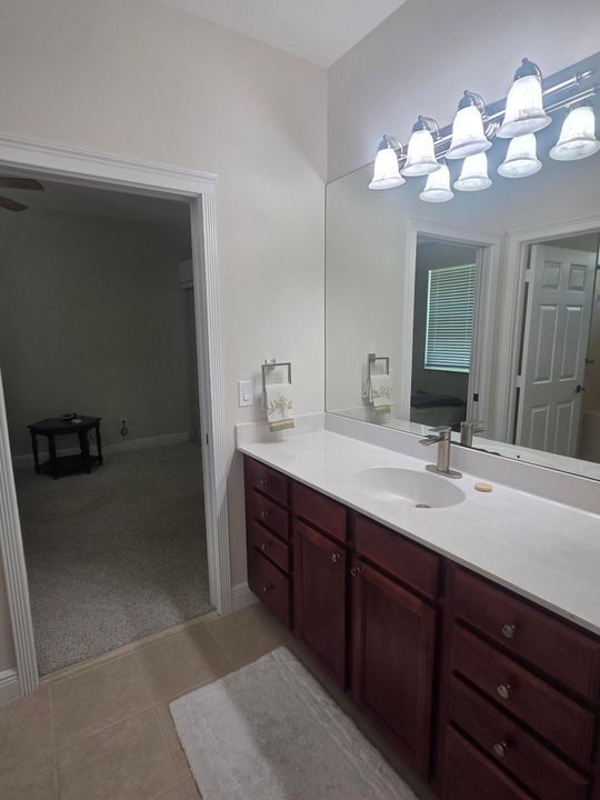 出租: $12,000 (4 贝兹, 3 浴室, 2779 平方英尺)