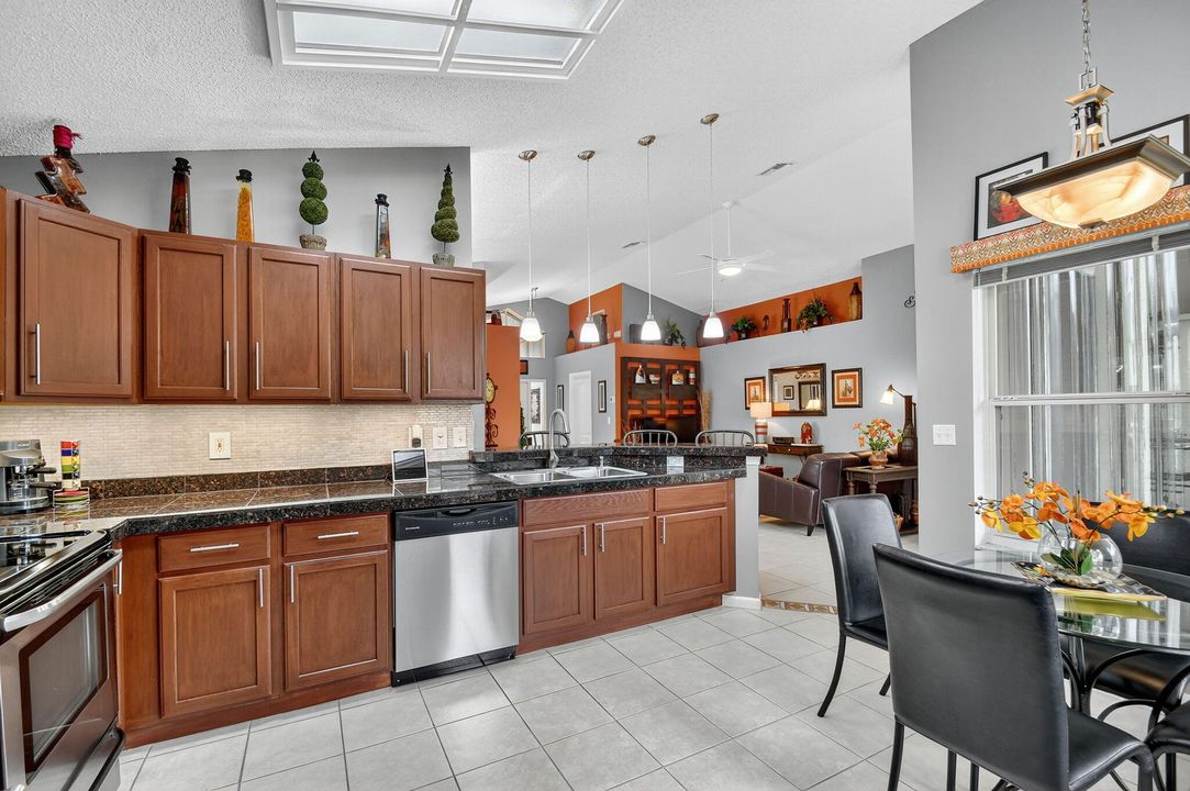 待售: $529,900 (3 贝兹, 2 浴室, 1538 平方英尺)