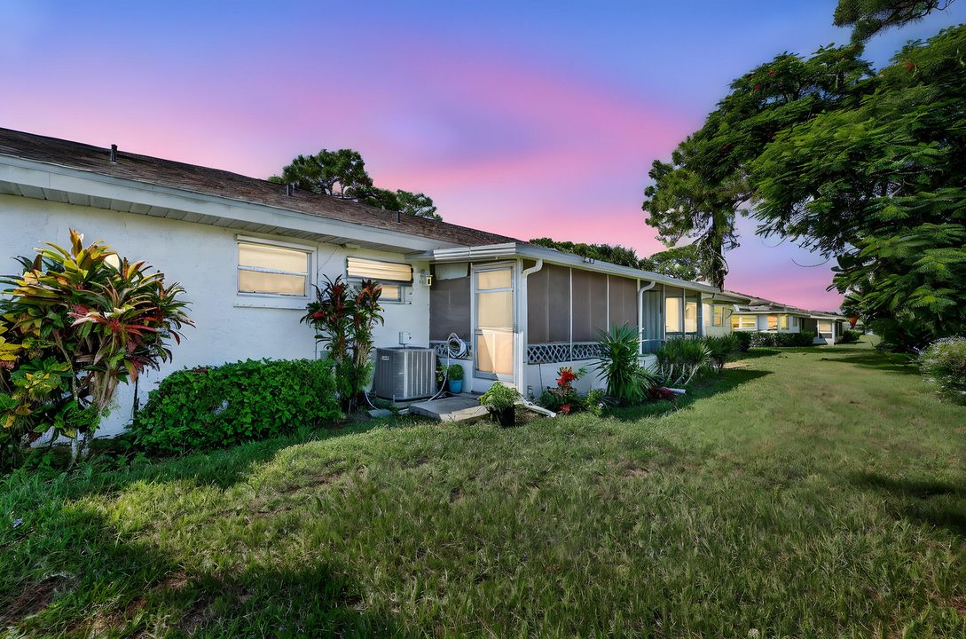 For Sale: $65,000 (1 beds, 1 baths, 816 Square Feet)