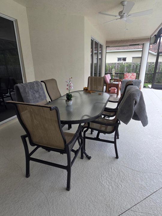 出租: $12,000 (4 贝兹, 3 浴室, 2779 平方英尺)