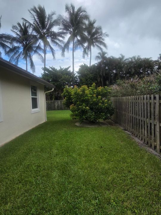 出租: $12,000 (4 贝兹, 3 浴室, 2779 平方英尺)