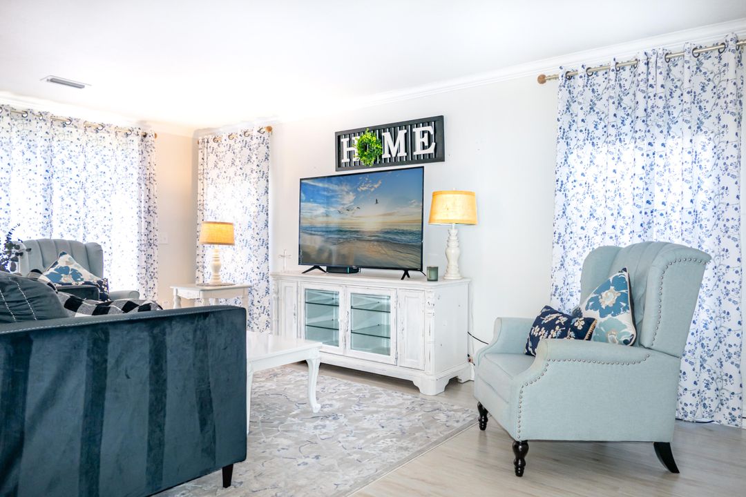 For Sale: $120,000 (2 beds, 2 baths, 1250 Square Feet)