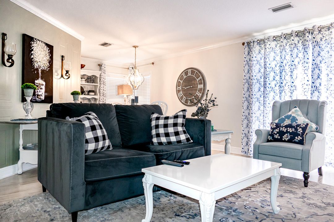 For Sale: $120,000 (2 beds, 2 baths, 1250 Square Feet)