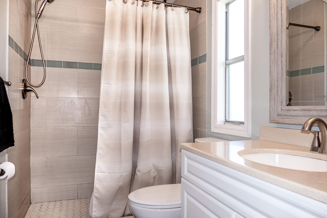 For Sale: $120,000 (2 beds, 2 baths, 1250 Square Feet)