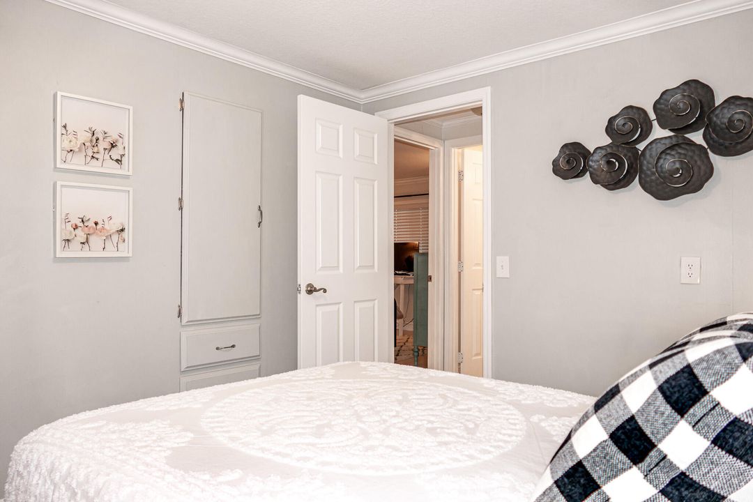 For Sale: $120,000 (2 beds, 2 baths, 1250 Square Feet)