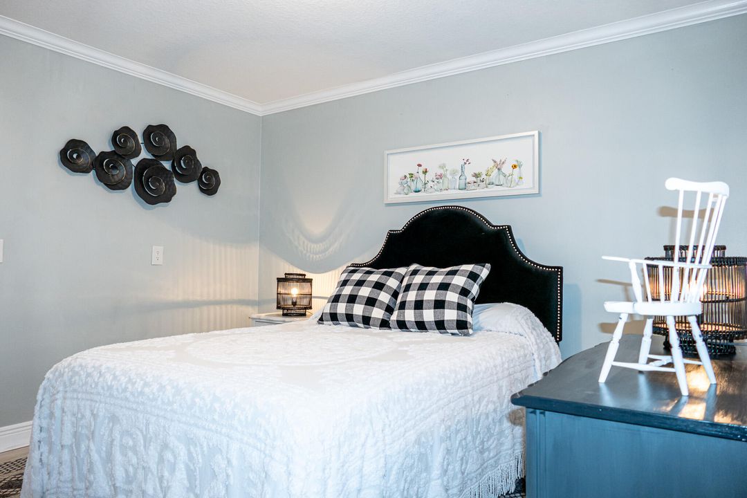 For Sale: $120,000 (2 beds, 2 baths, 1250 Square Feet)