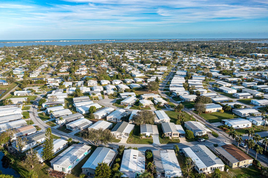 For Sale: $120,000 (2 beds, 2 baths, 1250 Square Feet)