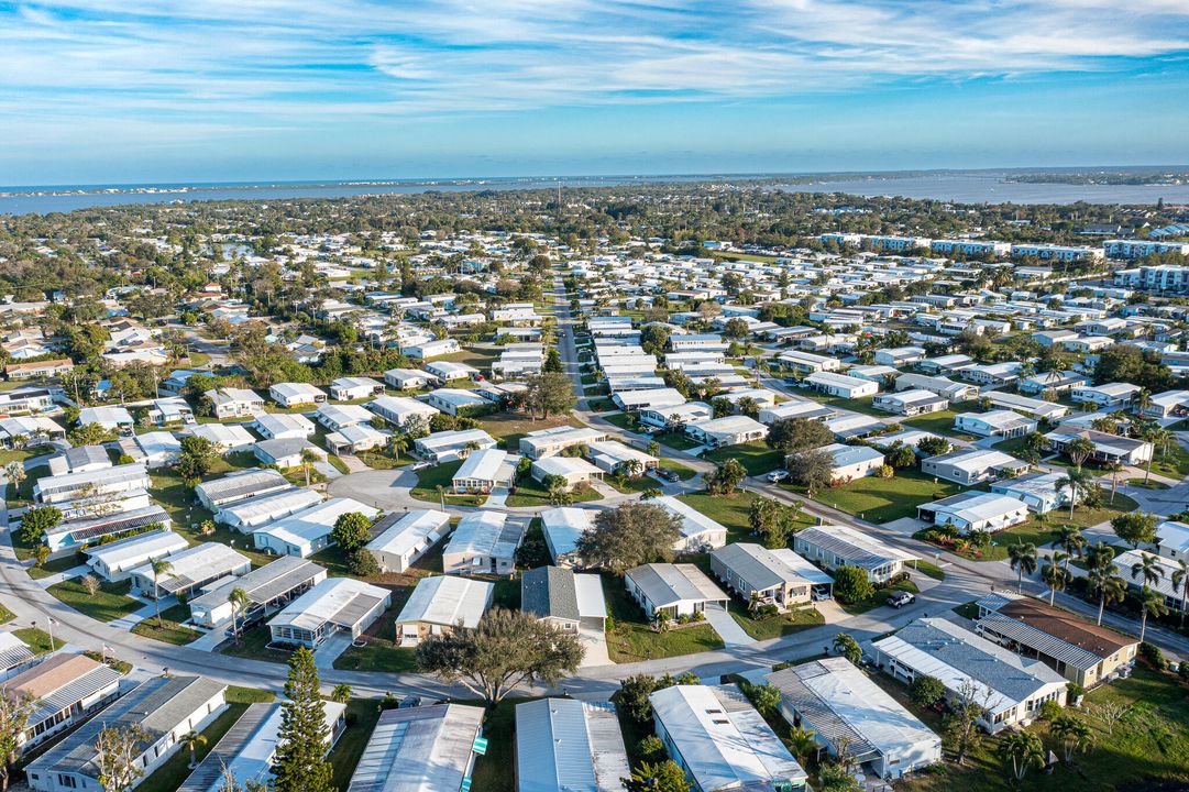 For Sale: $120,000 (2 beds, 2 baths, 1250 Square Feet)