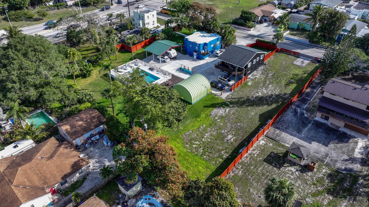 For Sale: $1,350,000 (6 beds, 4 baths, 3858 Square Feet)